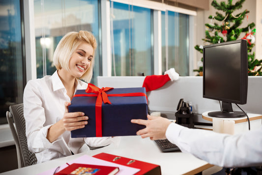 How Customizable Gifts for Employees Boost Engagement